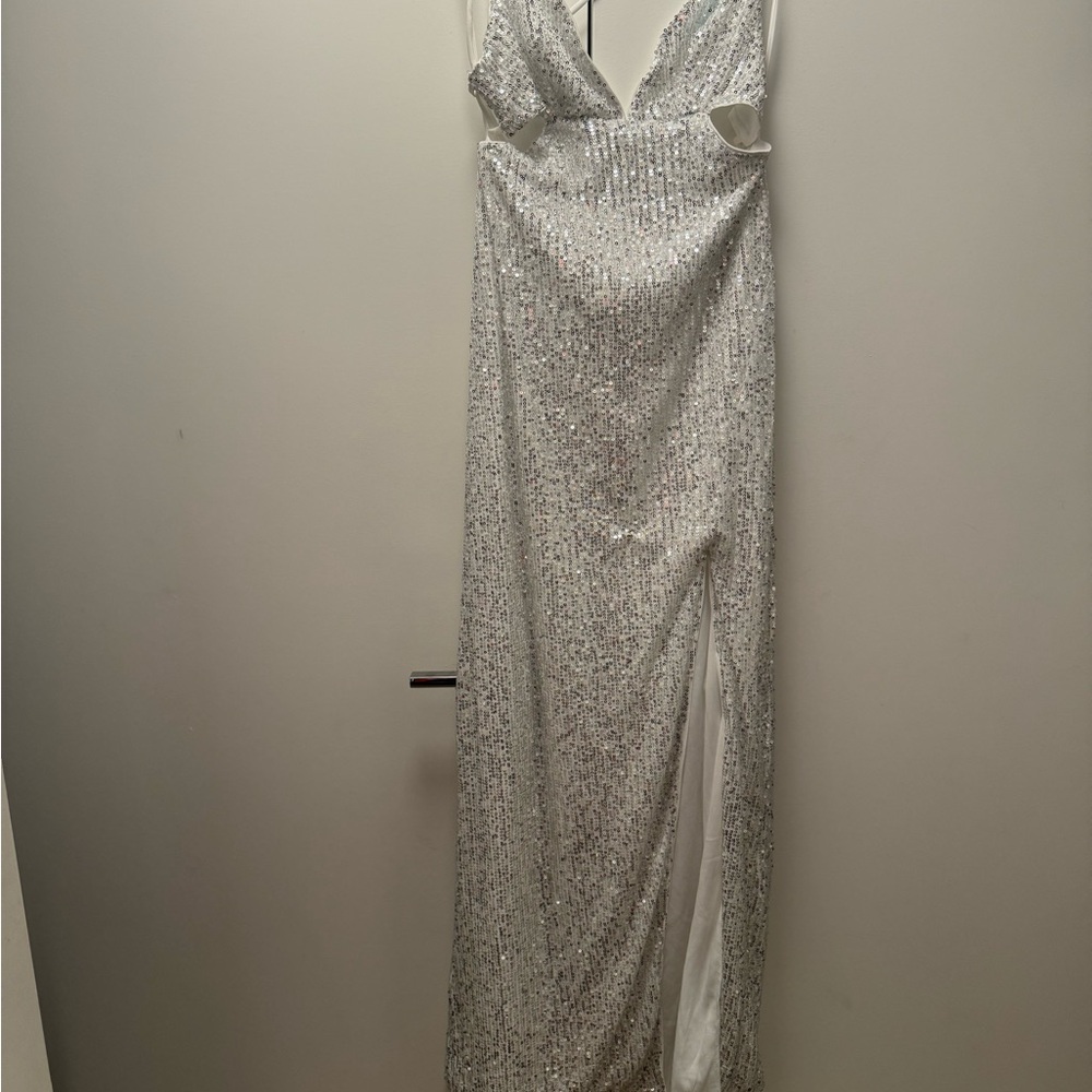 Hello Molly dress, size M/6, tag still on, not worn.